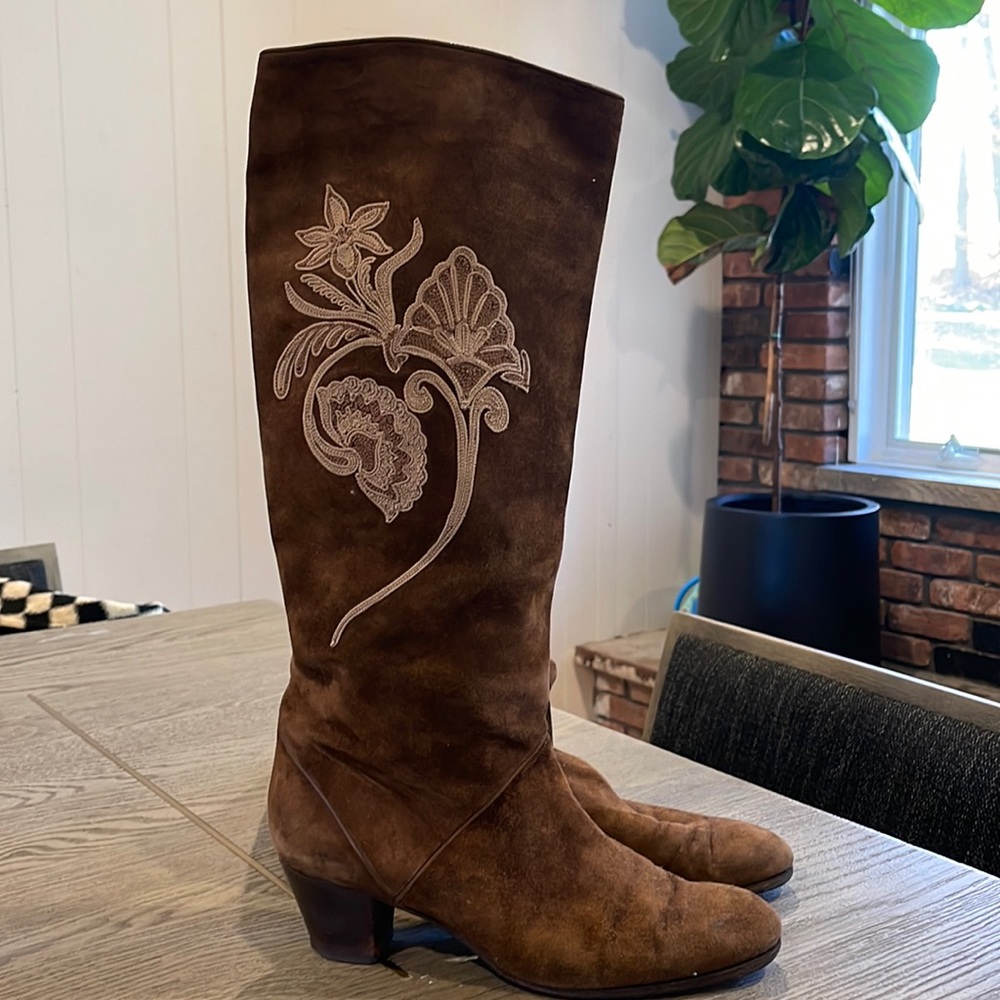 gucci brown embroidered boots